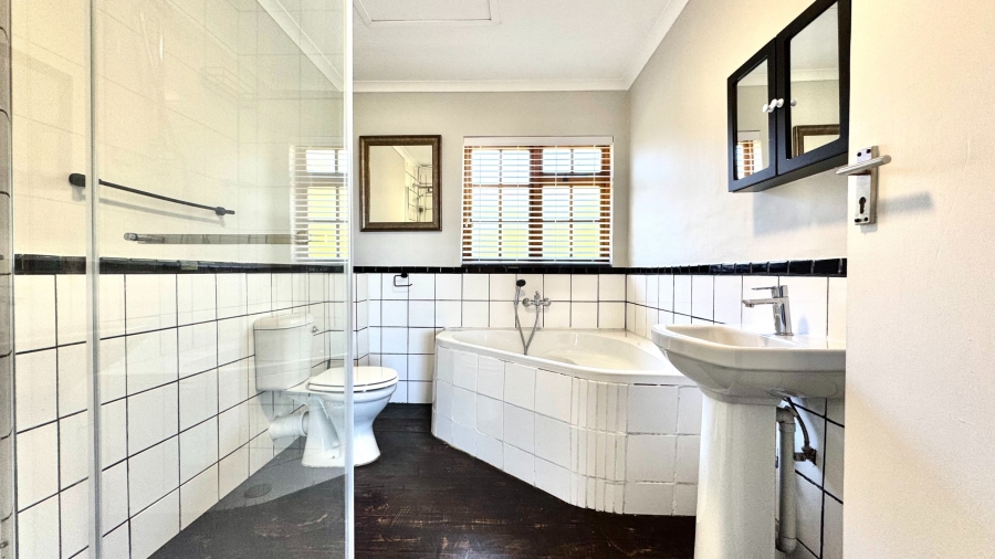 5 Bedroom Property for Sale in Rome Glen Western Cape